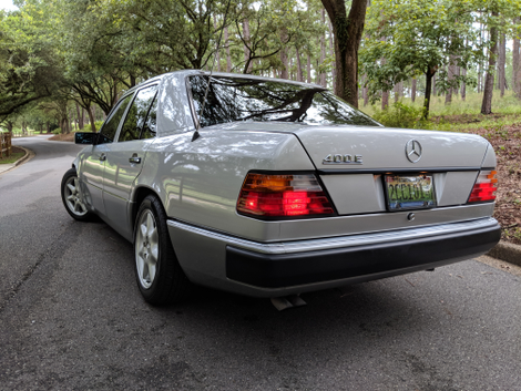 Illustration for article titled Joy in an old Mercedes/and Ode to good Cheap Cars